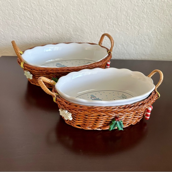 Set of 2 Stoneware Christmas Snowwoman Baking/Serving Dishes With Nesting Basket - Picture 1 of 9